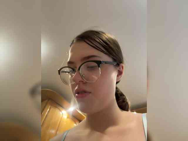 Yanchs's cam show statistics and live stream