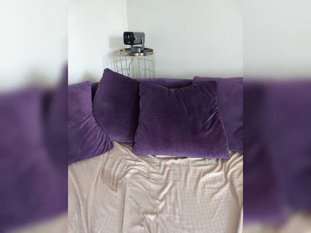 Loloshka222 live cam on BongaCams