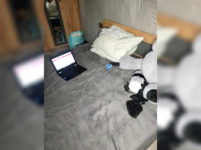 Loloshka222 live cam on BongaCams