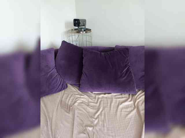 Loloshka222 Live Webcam on BongaCams