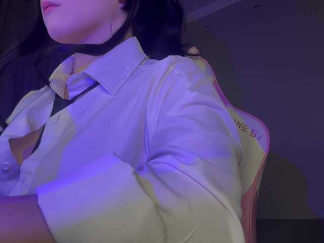 DetkaKonfetka1 live cam on BongaCams
