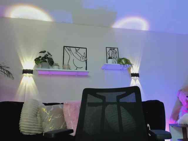 Sussy-Doll1 Live Webcam on BongaCams