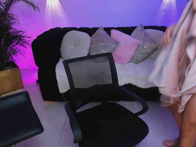 Sussy-Doll1 Live Webcam on BongaCams