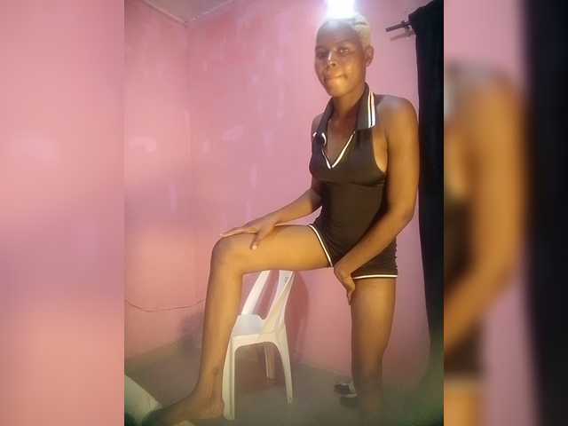 Zuricharm live cam on BongaCams