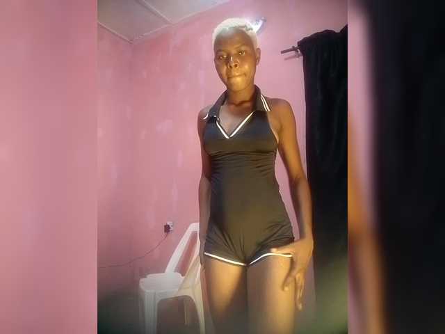 Zuricharm live cam on BongaCams