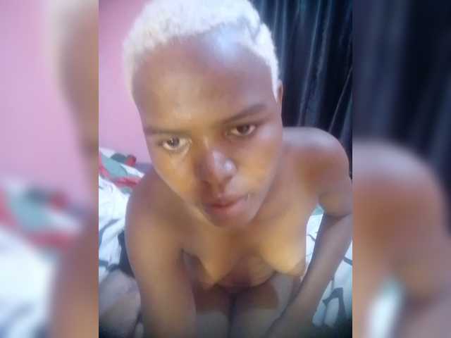 Zuricharm live cam on BongaCams