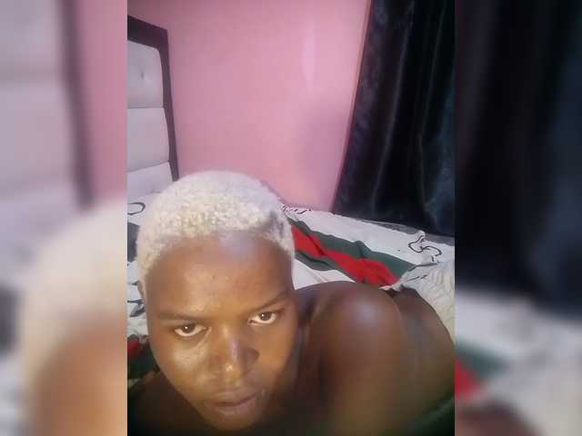 Zuricharm live cam on BongaCams