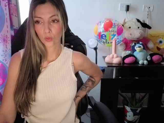 Milacoxx38 webcam