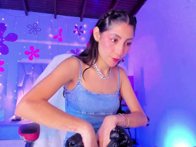 Tinyrose live cam on BongaCams