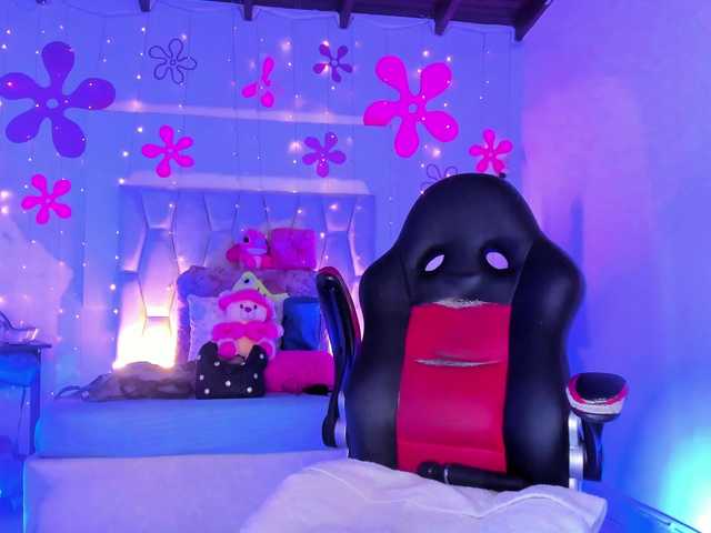 Tinyrose live cam on BongaCams