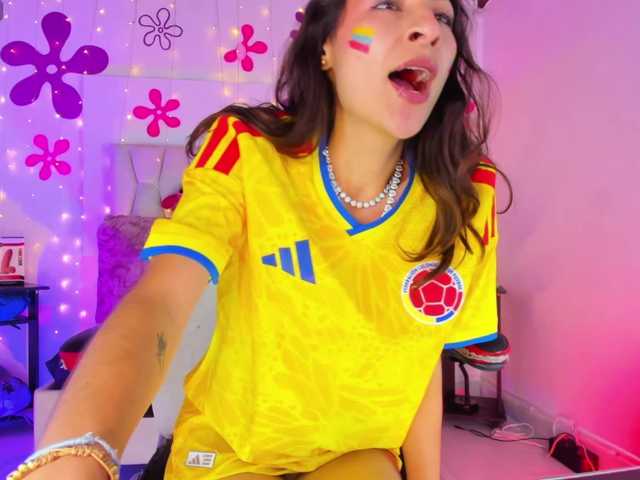 Tinyrose live cam on BongaCams