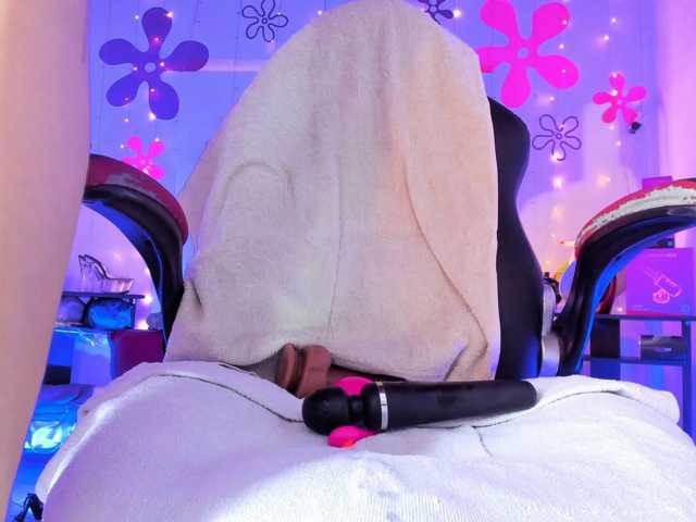 Tinyrose live cam on BongaCams