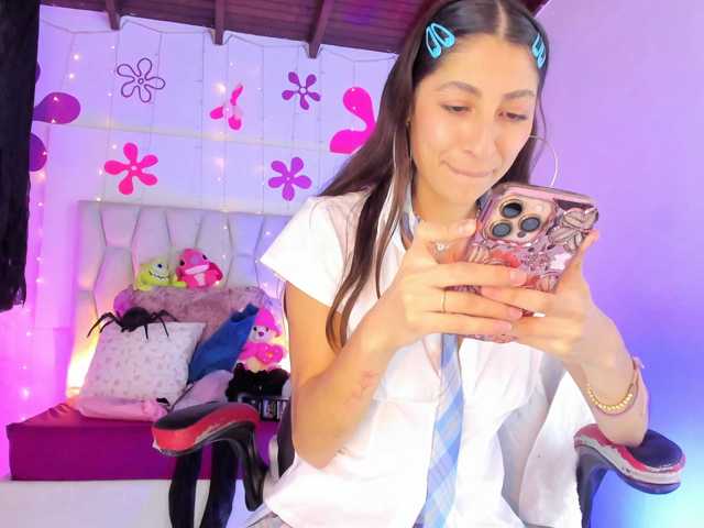 Tinyrose live cam on BongaCams