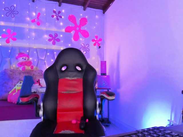 Tinyrose live cam on BongaCams