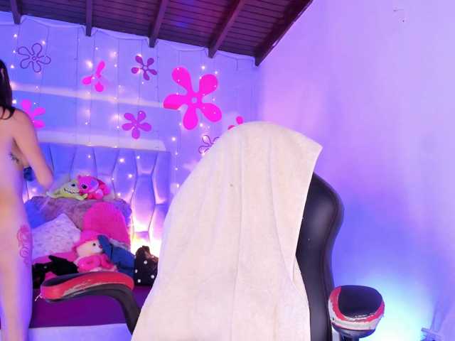 Tinyrose live cam on BongaCams