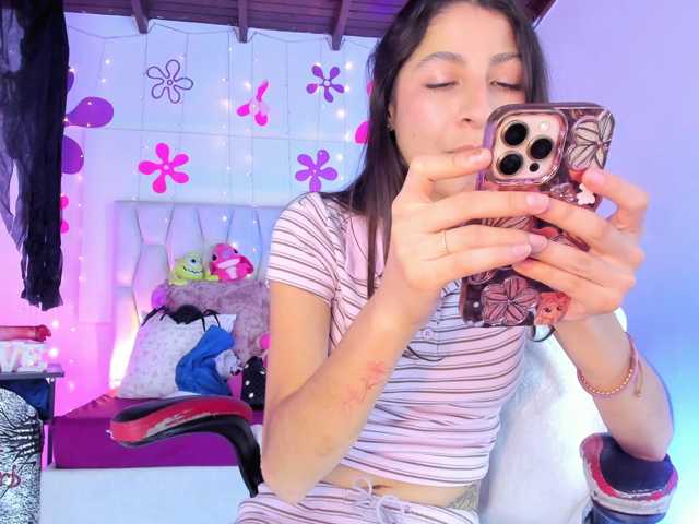 Tinyrose live cam on BongaCams