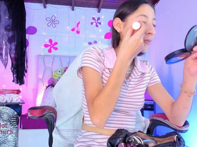 Tinyrose live cam on BongaCams