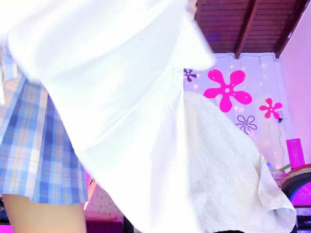 Tinyrose live cam on BongaCams