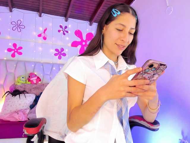 Tinyrose live cam on BongaCams