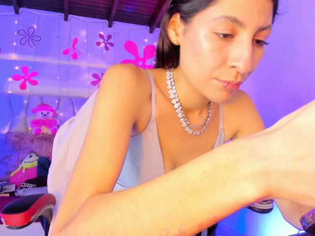 Tinyrose live cam on BongaCams