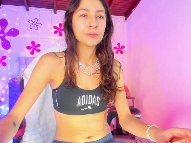 Tinyrose live cam on BongaCams