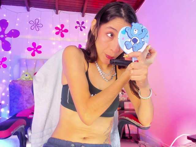 Tinyrose live cam on BongaCams