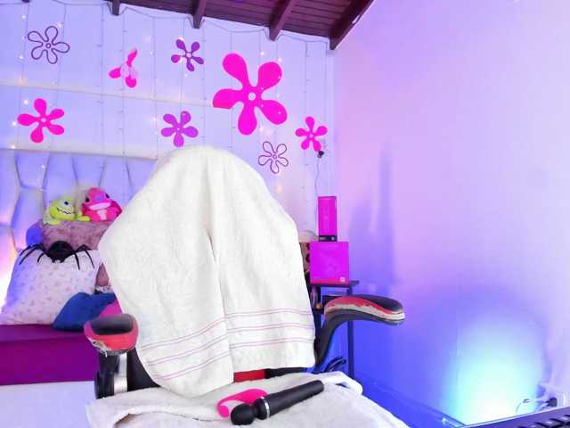 Tinyrose live cam on BongaCams