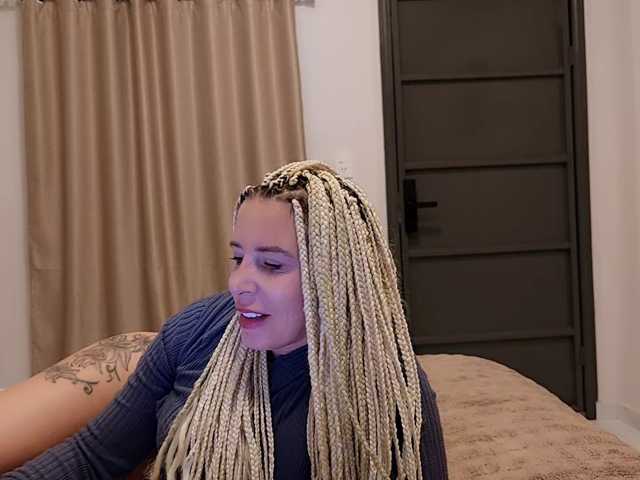 AriaUnveiled live cam on BongaCams