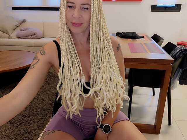 AriaUnveiled live cam on BongaCams