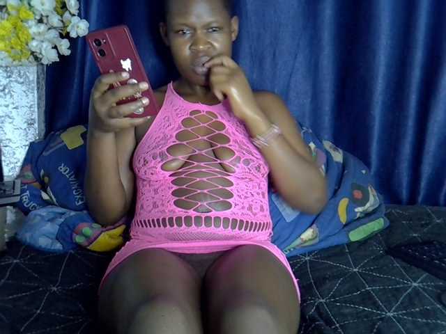Caramel01 live cam on BongaCams