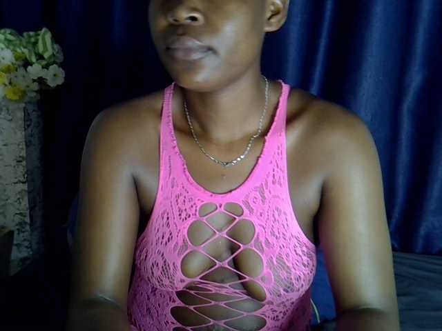 Caramel01 live cam on BongaCams