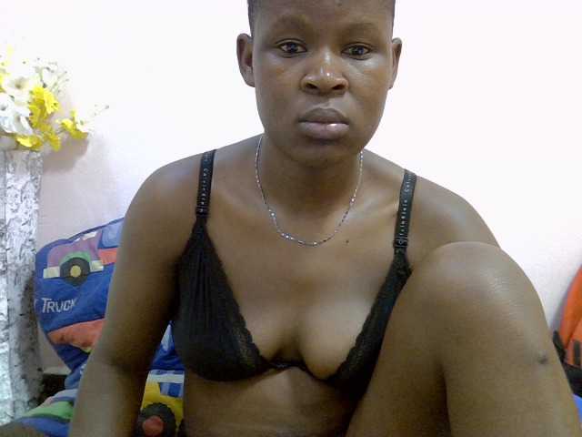Caramel01 live cam on BongaCams