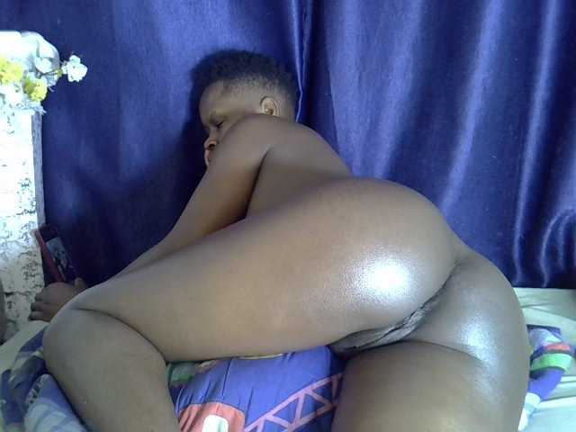 Caramel01 live cam on BongaCams