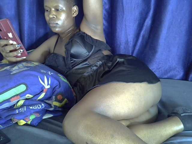 Caramel01 live cam on BongaCams