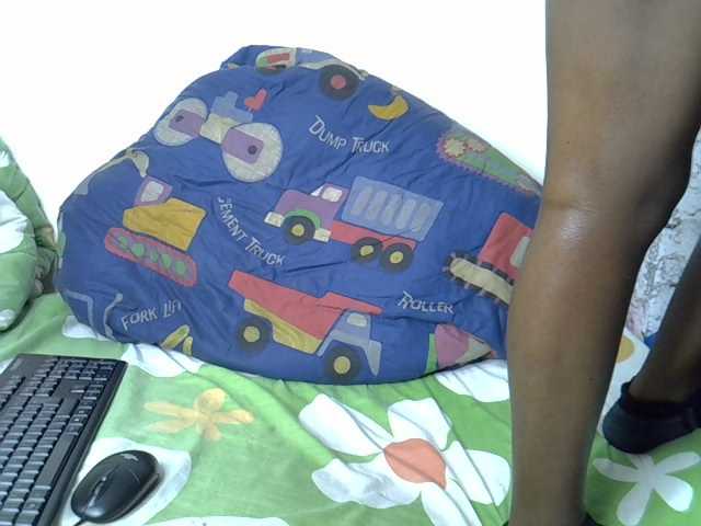 Caramel01 live cam on BongaCams