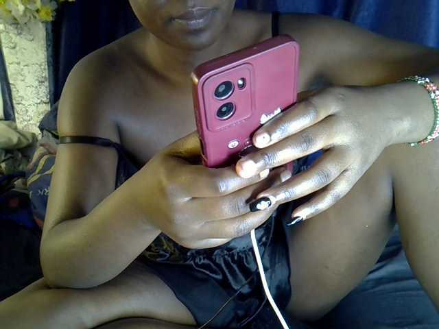 Caramel01 live cam on BongaCams