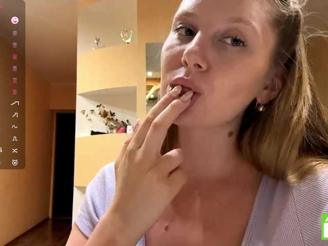 MarietteWei live webcam show