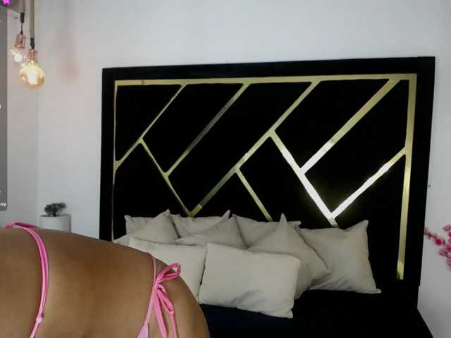 Zaara-Black live cam on BongaCams