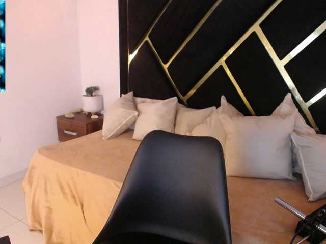 Zaara-Black live cam preview