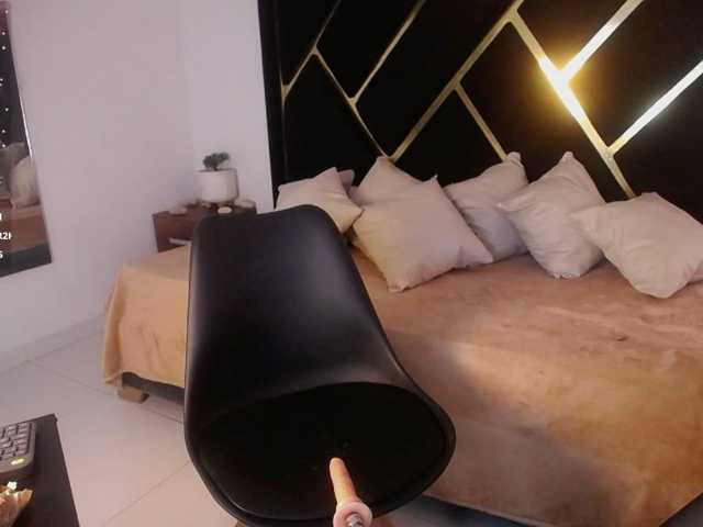 Zaara-Black live cam on BongaCams