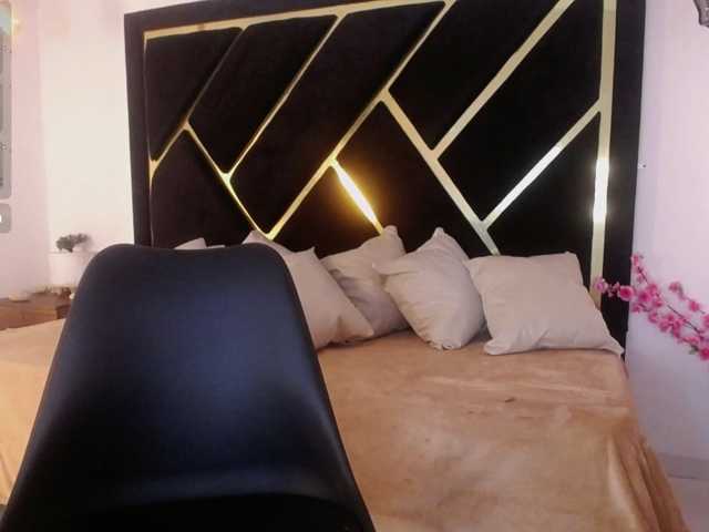 Zaara-Black live cam on BongaCams