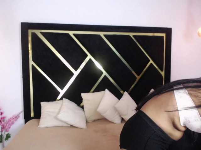 Zaara-Black live cam preview