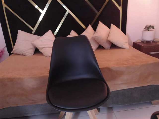 Zaara-Black live cam on BongaCams