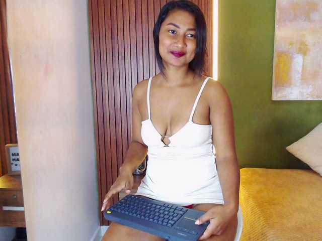 Zaara-Black live cam on BongaCams