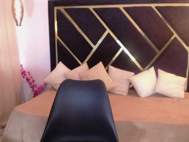 Zaara-Black live cam on BongaCams
