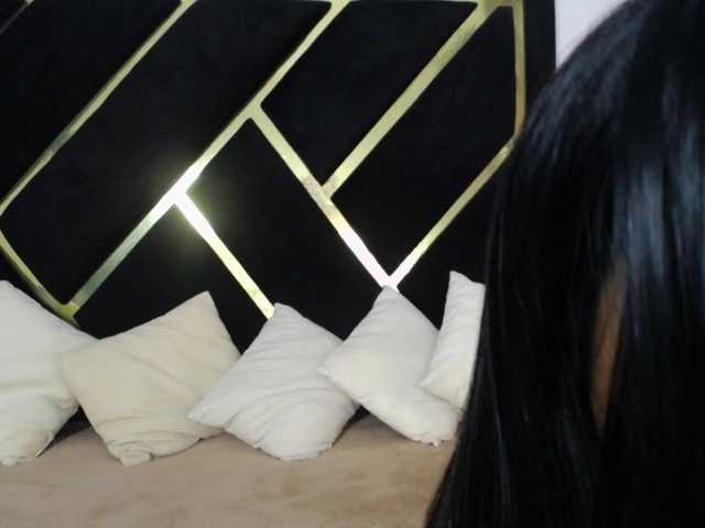 Zaara-Black live cam on BongaCams