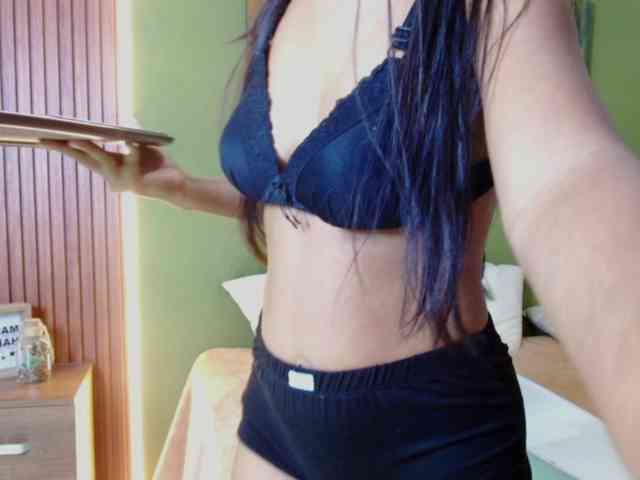 Zaara-Black webcam
