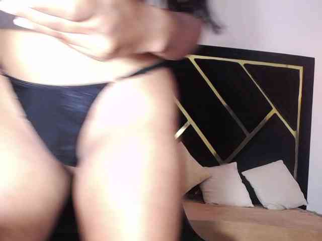 Zaara-Black webcam
