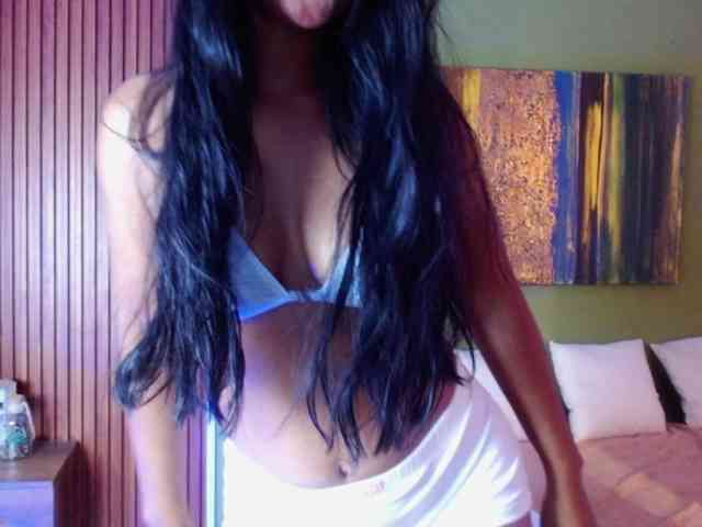 Zaara-Black webcam