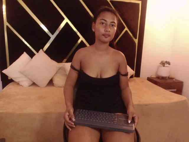 Zaara-Black webcam